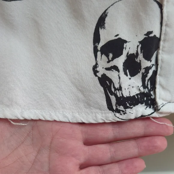 ❤️HOST PICK❤️Skull Pattern Shirt - Picture 6 of 7